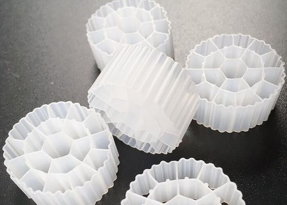 Купить Пластмассовые MBBR Биомедиа HDPE K3 Аквапоники Фильтрные медиа 500 м2/м3 fda безопасный материал биотопные биоклеточные шарики online manufacture