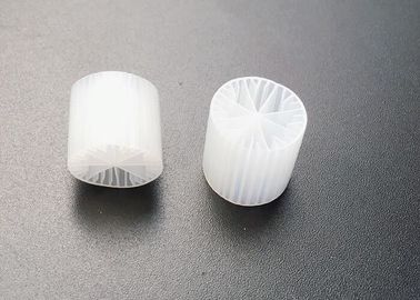 Белый цвет MBBR Filter Media Virgin HDPE Material 15*15mm Размер биомедиа для рыбного пруда