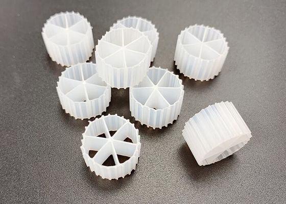 Белый цвет FDA Безопасный HDPE материал передвижная кровать биопленка Реактор Продолжительность жизни 15 лет