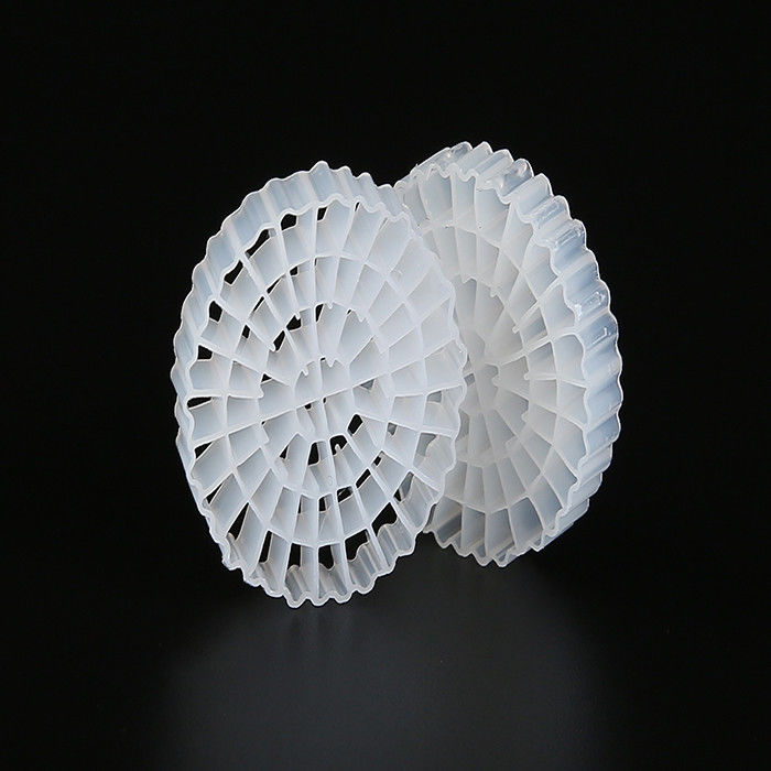 Очистка сточных вод Пластиковые фильтрующие средства MBBR HDPE биомовер большой 1200 м2/м3 Площадь поверхности оборудование IFAS