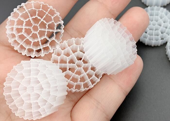 Белый цвет 25*10 мм PE Mbbr плавучая фильтрующая среда