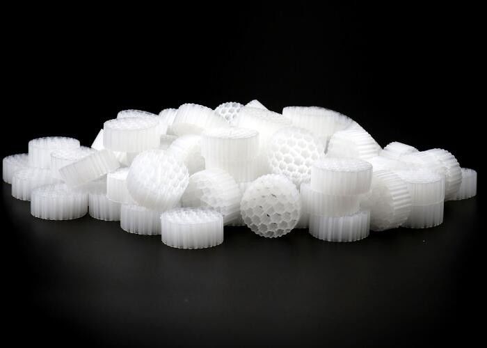 Специальная формула MBBR фильтрующая среда с девственным материалом HDPE и белым черным цветом для RAS