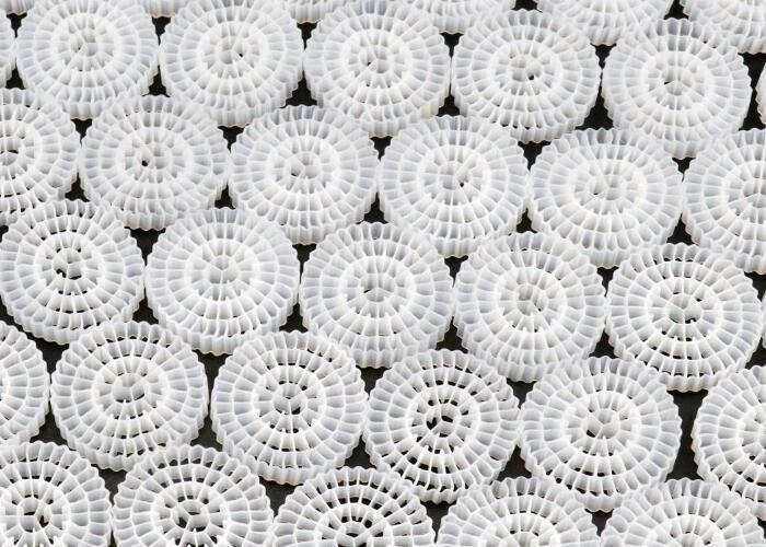 HDPE плавучая подвижная кровать фильтрующая среда для очистных сооружений MBBR биоклетка