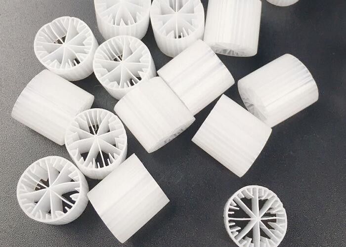 Экологически чистый анаэробный резервуар очистка воды MBBR Bio Media 15 * 15 мм Большая площадь поверхности