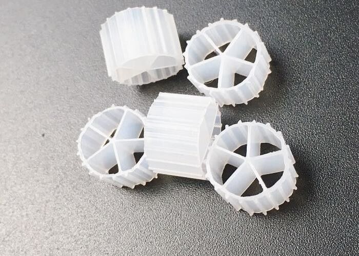 Ультрафиолетоустойчивый HDPE 10 * 7 мм MBBR BIOBALLS IFAS процесс 5 комнат fda безопасный материал плавучая среда дешевая цена