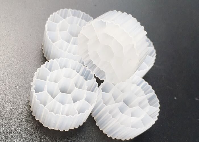 Hdpe K3 Biocell MBBR Средства очистки воды 25*12mm 600m2 / M3 Большая площадь поверхности