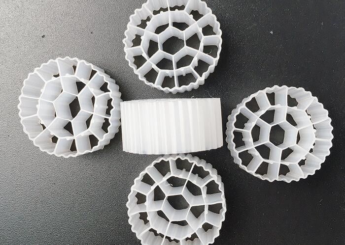 Пластиковый K1 & K3 Bioball Filter Media Hdpe 25*12mm Ras Белый цвет бионосителя
