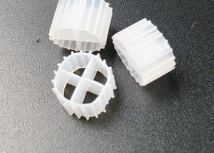 Kaldnes MBBR Биофильтр СМИ Плавучая подвижная кровать Биофильм Реактор Аквариум белый цвет 11 * 7 мм