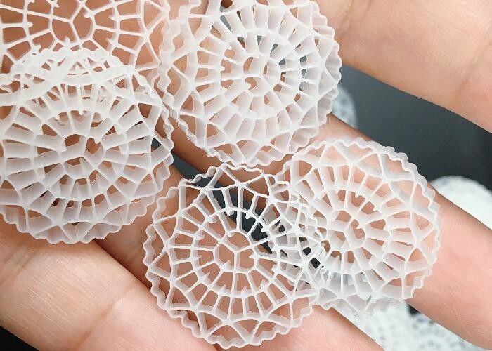 Экономия пространства MBBR биотоп Fliter Media PE63 для очистки сточных вод / RAS с технологией белого цвета A2/O