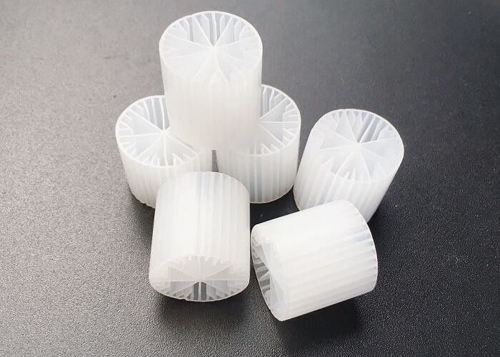 Реактор с подвижной кроватью 15 * 15 мм MBBR очистка воды биомедиа для анаэробного резервуара