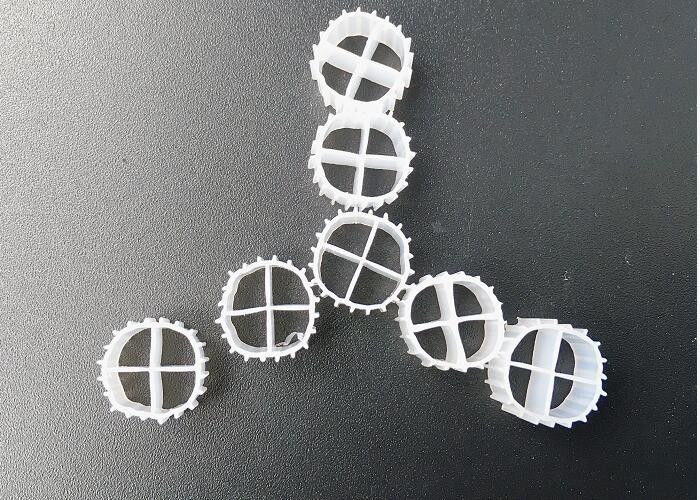 Биофильтр MBBR Biofilter Media Biochips 0,96 - 0,98 г / см3 Плотность для РАС Аквакультуры FAB биомедиа