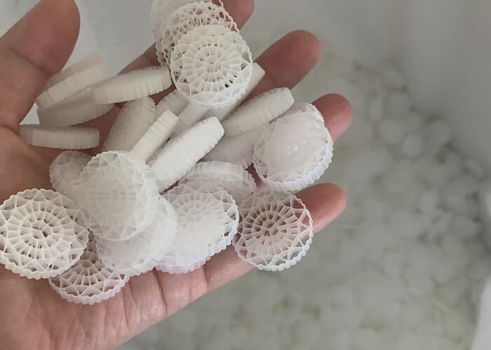 Виргинский HDPE 63 отверстия MBBR фильтрующие средства для очистки воды