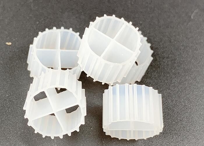 Белый цвет MBBR Media Biofilm Carrier с супер-декарбуризацией и девственным материалом HDPE