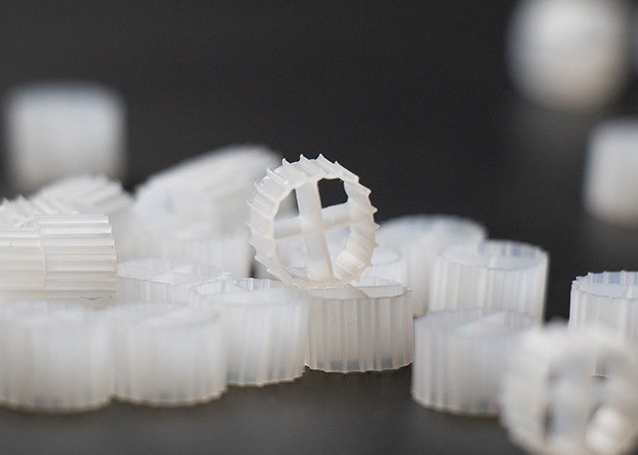 Ударностойкие фильтры K1 Koi Pond Bio Filter Снижение энергопотребления MBBR Плавучий биомассовый носитель