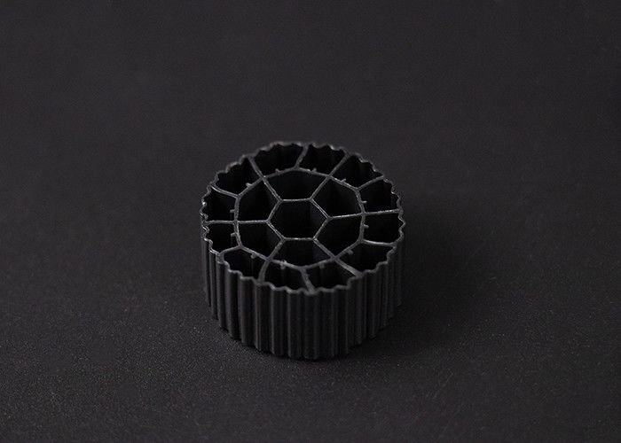 Виргинский HDPE материал MBBR Filter Media Biofilter 25mm X12mm Размер 600 м2/м3 Площадь поверхности