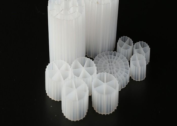 Самоочищающаяся аквакультура K1 Фильтрная среда MBBR Фильтрная среда 19 номеров отверстий