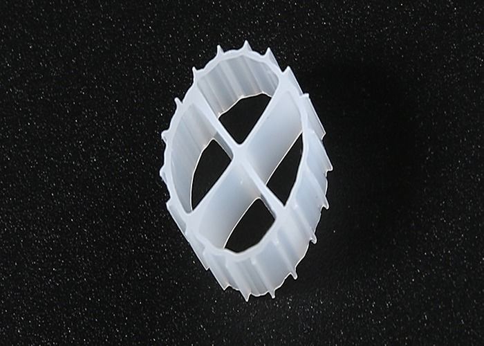 Очистка сточных вод Передвижная кровать Фильтр медиа биотоп Низкое энергопотребление фаб медиа k1 11 * 7 мм белый цвет