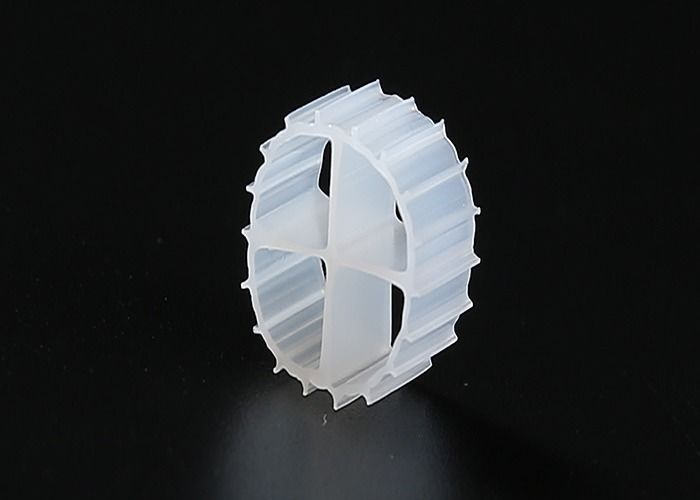 Очистка сточных вод Передвижная кровать Фильтр медиа биотоп Низкое энергопотребление фаб медиа k1 11 * 7 мм белый цвет