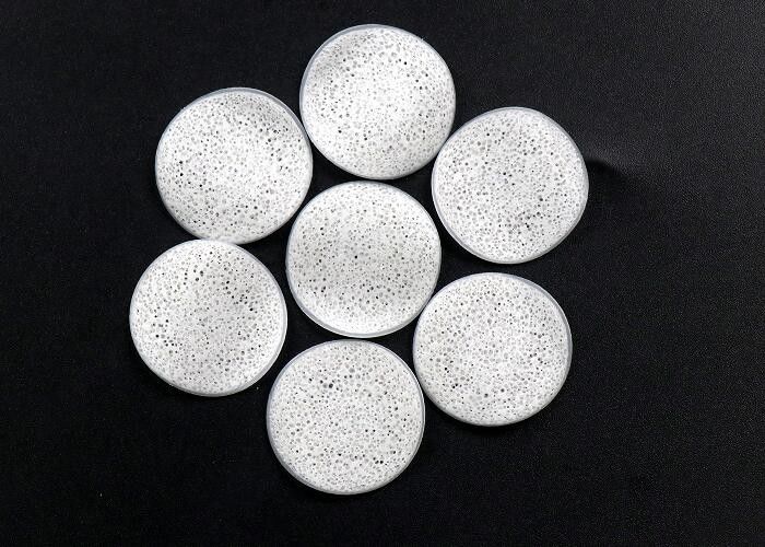 Биочипы Биологические фильтры биотрубки Средства белый цвет Круглые плоские кусочки